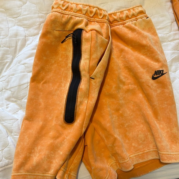 Nike Tech Fleece - Orange Wash - Shorts and Jacket Set - Picture 4 of 7